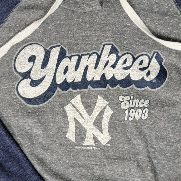 New Era Genuine Merchandise MLB Yankees Raglan Sleeve Hoodie - S - Picture 5 of 6